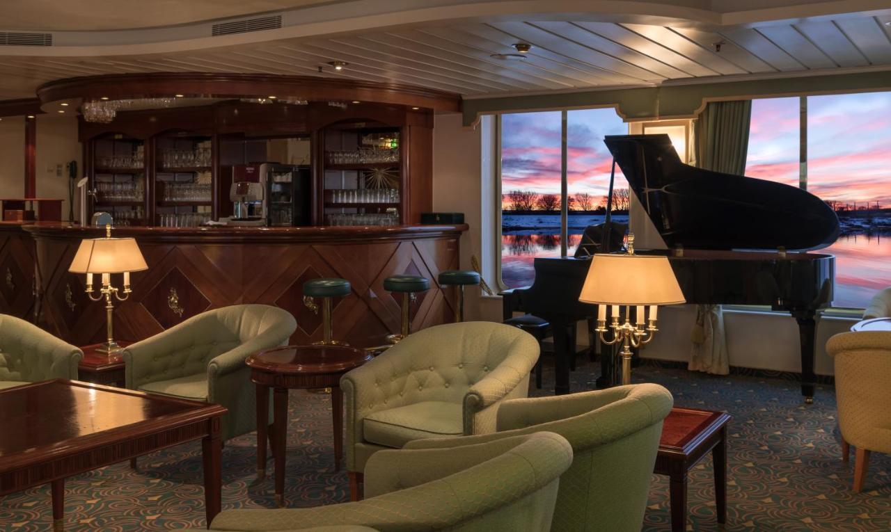 Onriver - Ms Cézanne Hotel en barco