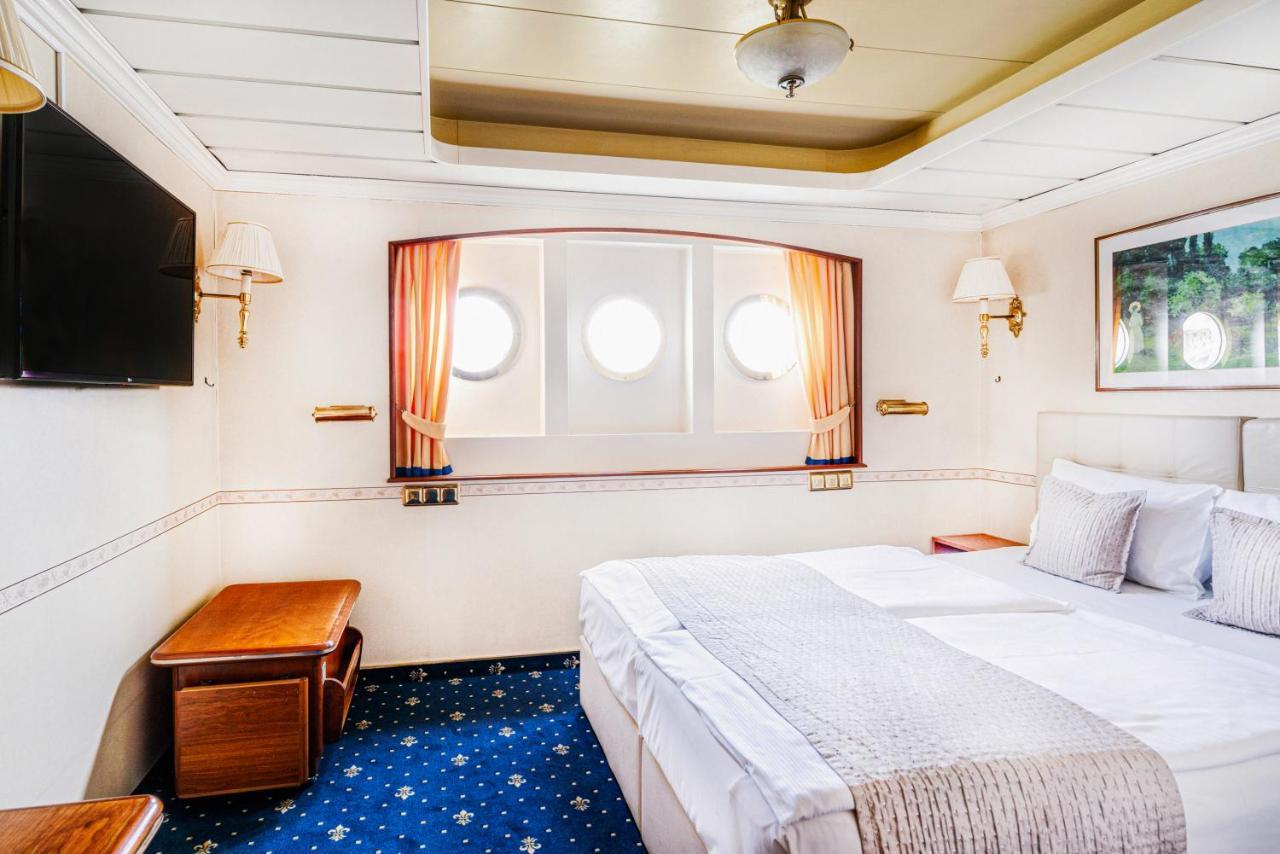 Onriver - Ms Cezanne 4*