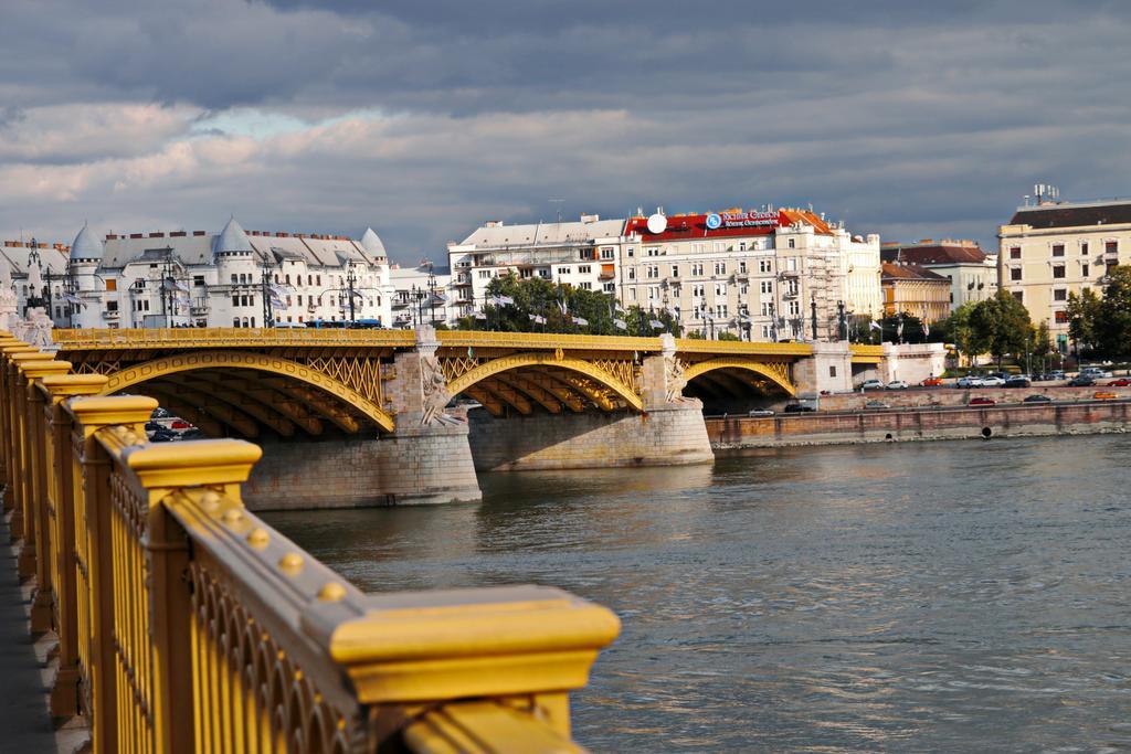 Onriver - Ms Cezanne Budapešť