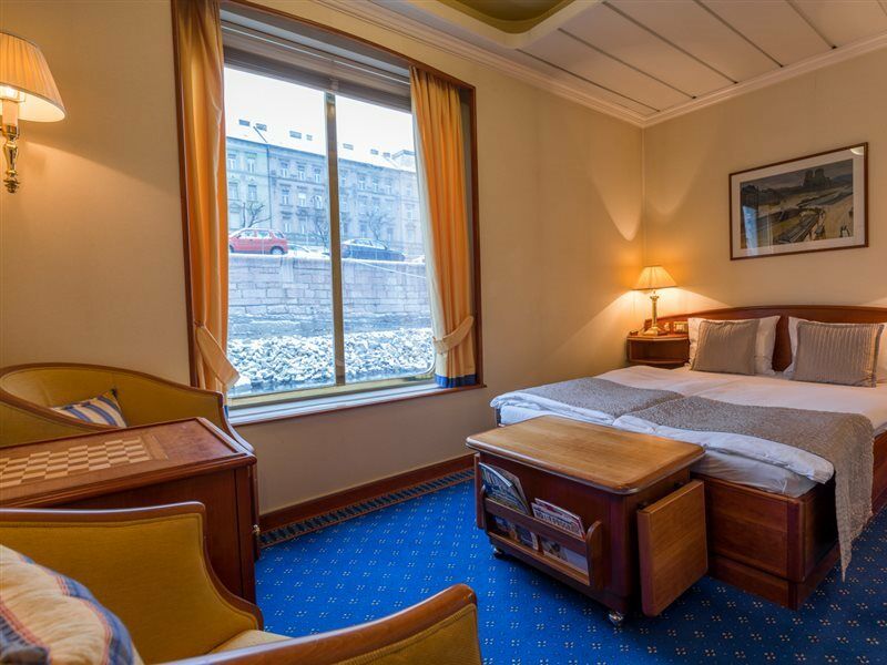 Botel Onriver - Ms Cezanne