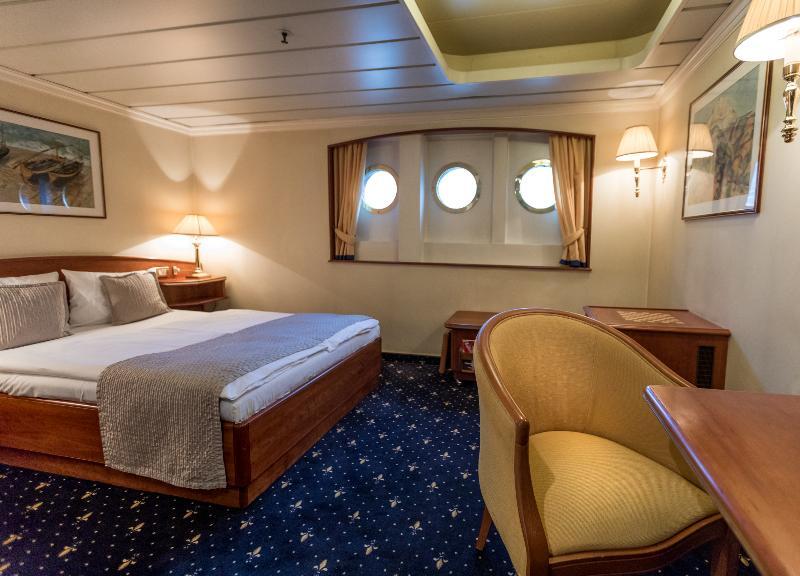 Onriver - Ms Cezanne Botel 4*